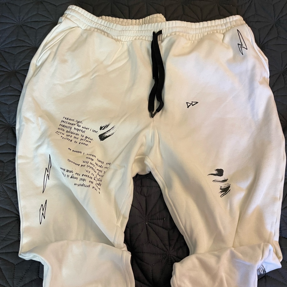 Fabletics Women's Graphic Joggers